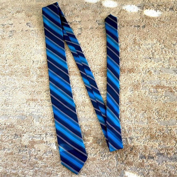 Calvin Klein Blue Striped 100% Silk Neck Tie Extreme Slim - Picture 1 of 3